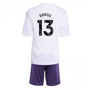 Manchester United Patrick Dorgu #13 Bortaställ Barn 2025-26 Kortärmad (+ Korta byxor)